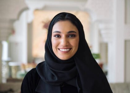 172,100+ arabic woman stock photos, pictures & royalty free images ...
